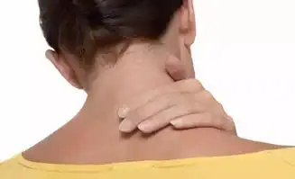 落枕了,按按这个落枕穴,轻松缓解
