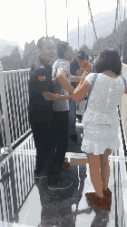 gif搞笑趣图听说你们不是很会练瑜伽,那来看看这只狗是怎么做的吧
