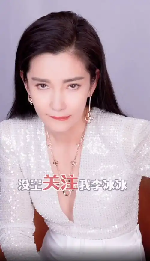 我是没搞懂李冰冰的造型为啥上不得台面,大v领造型,其实挺美的
