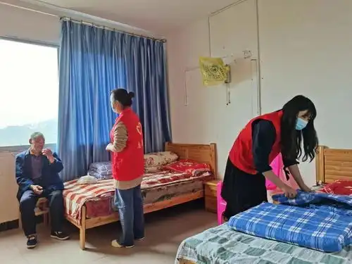 通川区深入开展党史学习教育区档案馆敬老爱老,服务先行
