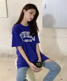 搞笑gif趣图姑娘,你穿成这样确定是来搬砖的

