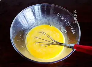 超简单的下饭酱,4个鸡蛋,3分钟就搞定,配面条吃米饭都很棒
