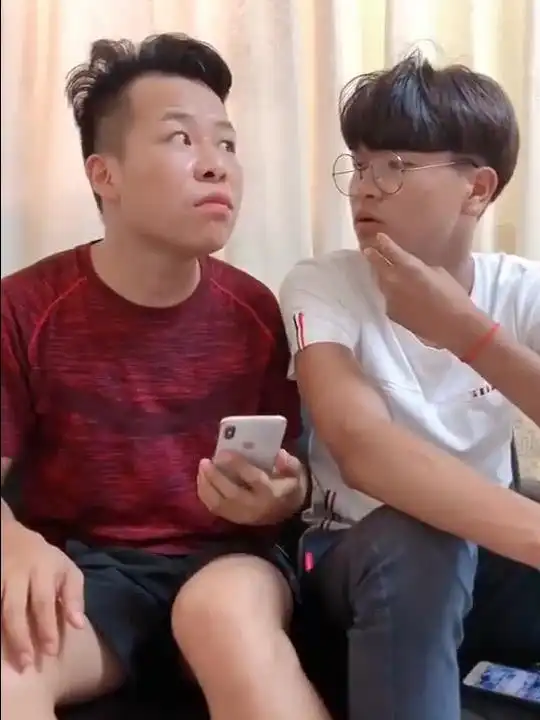 你们要的合拍,来吧发挥你们的想象力,小哥哥这表情太到位了