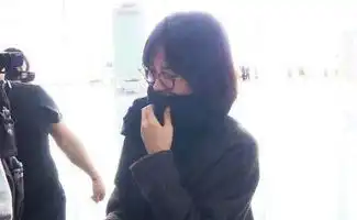 明星娱乐.第九期宋慧乔活动现场频走神表情落寞,网友不开心都写在脸上