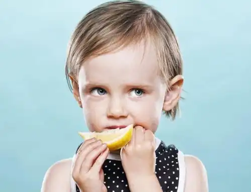 孩子嫉妒心强正常吗嫉妒背后的原因父母不要忽视

