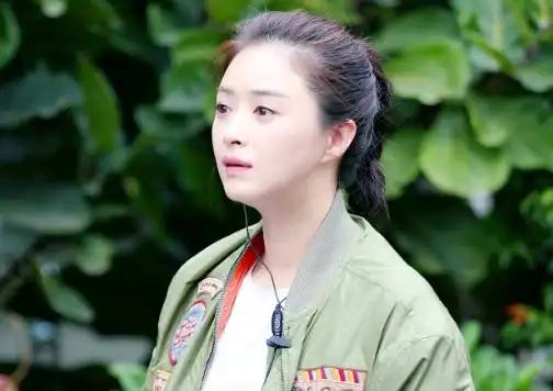 除了微胖之外,蒋欣是真的缺少话题,可她能把世俗的标准放下
