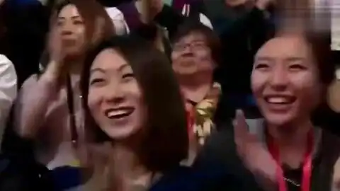 尴尬瞬间认错人了爆笑啊
