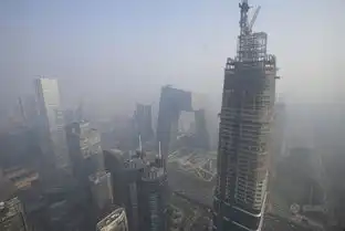 图片故事雾霾红警下的北京日常
