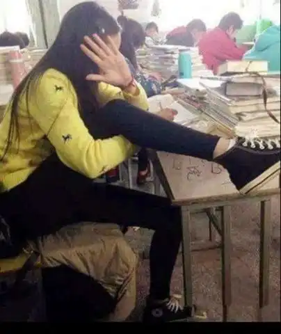 搞笑图片集世上本没有路指的人多了就成了绝路
