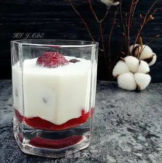 草莓牛奶饮的做法风靡全球的草莓牛奶饮草莓牛奶饮怎么做小玉儿hijade的菜谱
