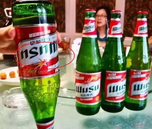 网红乌苏啤酒,为何被称为夺命大乌苏网友你把瓶子倒过来看