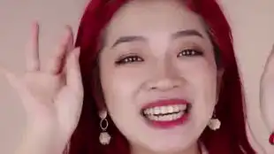 入手了最近很火的磁铁眼睫毛,硬是练了我一个小时,太难了,磁铁睫毛爱美
