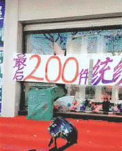 搞笑gif小伙子你可知这是你的人生颠峰
