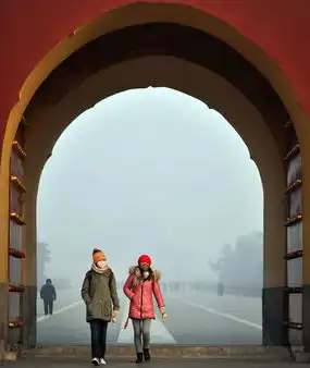 我国多地持续大雾天气
