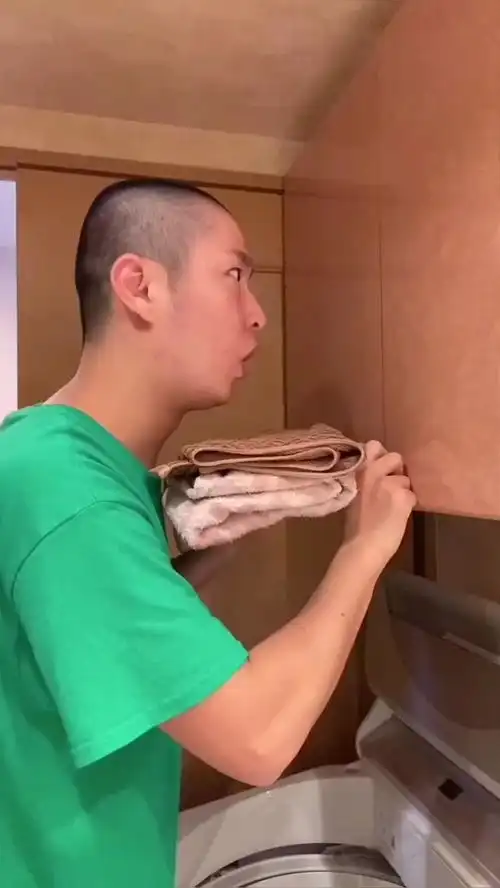 幽默爆笑这年头喝西北风,真的有可能会吃饱的
