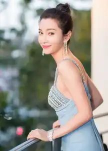 杨幂又被造型团队恶搞土味上封面,过季珠宝落后一整年
