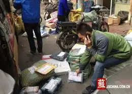 后双十一效应一天送件400余快递哥彻底忙疯了
