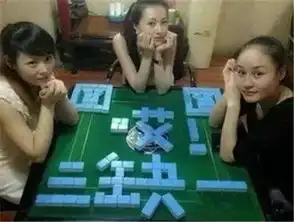搞笑gif图妹子,你后面有个凳子,你坐不坐
