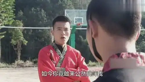 爆笑农村喜剧,请问两位大侠,你们是猴子派来逗我的吗
