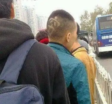 搞笑gif趣图来你再拿一个给我看看
