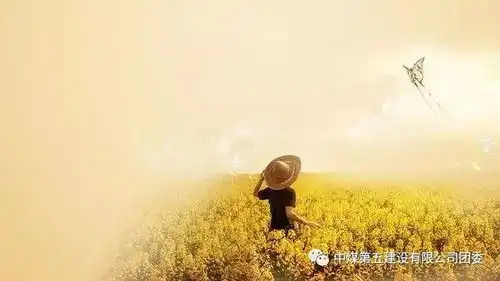 铁肩铮铮担道义妙手挥挥著华章致敬每一位新闻通讯员
