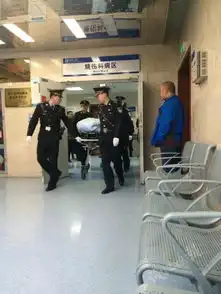 杭州75公交纵火案庭审被告人躺病床上出庭
