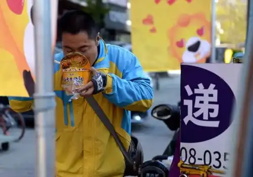 双十一的快递小哥,小哥中的战斗哥
