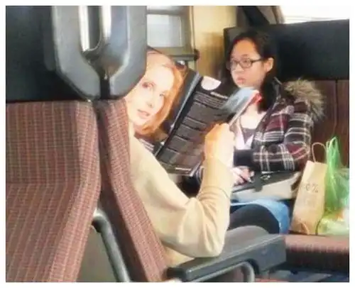 每日一笑喵星人,我就想好好睡个觉,你俩老盯着我干嘛
