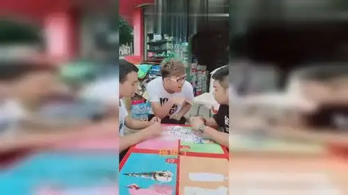爆笑斗地主,小伙出牌太嚣张,被地主炸住后悲剧了
