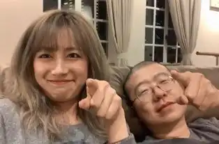 李诞这可捡到宝了女友黑尾酱卸掉大浓妆,素颜美到不敢认