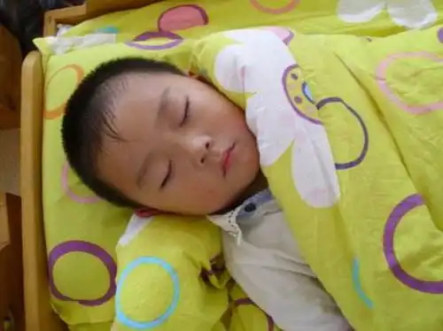 不爱睡午觉的孩子,只有一种比较优秀,妈妈就偷着乐吧
