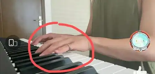 夏之光发创作视频,手指戴尾戒暗示单身,评论区热一成最大亮点
