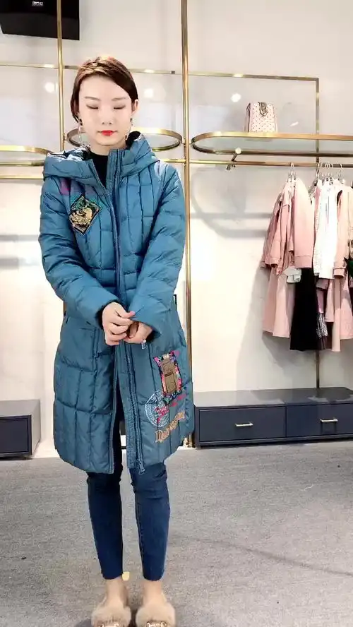 宝莱国际雾霾蓝防风袖收腰中款羽绒服

