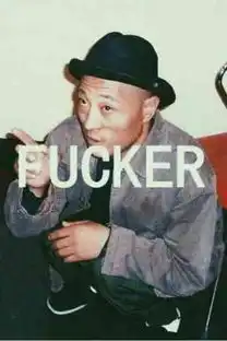 过马路车来了我没看见站在中间男朋友就轻轻拉了我一下然后自己退回去了我很生气没和他怎么说
