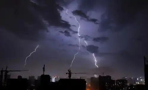 冰雹雷电10级大风马上到广饶人今晚尽量别出门
