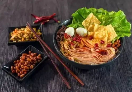 黑暗料理之柳州螺蛳粉,臭名远扬征服无数人一碗螺蛳粉,半座柳州城
