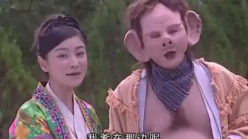 猪八戒看到孙悟空带着小猴子们跳舞,跟着节奏,八戒跳的太可爱了
