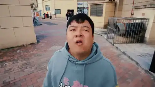 爆笑小弟猪小明跟闰土龙后,走出了虎虎生威,这还是低调的
