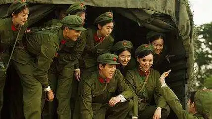 曾是解放军标配的解放鞋,已经淘汰了14年,现在居然被模仿