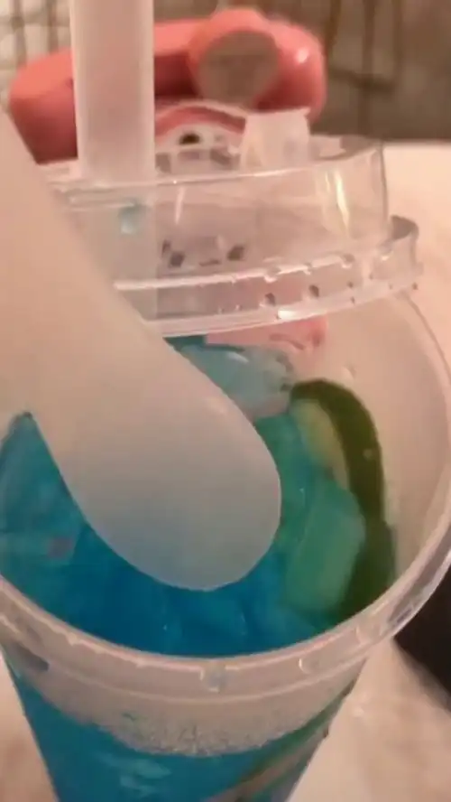 搞笑视频老板,这个勺子多少钱我买了

