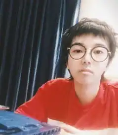 男明星自拍有多难看易烊千玺画风很直男,刘昊然是自黑的吧
