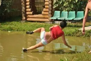 尴尬的摔倒瞬间
