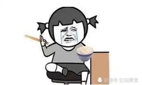 搞笑段子和同学在食堂吃饭,点了个生菜,同学吃着吃着抱怨道
