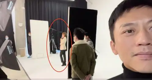 邓超又搞笑趴在地上对孙俪的字五体投地,网友问是不是穿秋裤了
