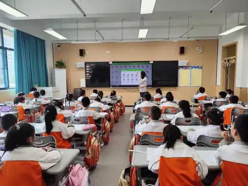 扎实开展三个年活动家门口享受优质教育资源
