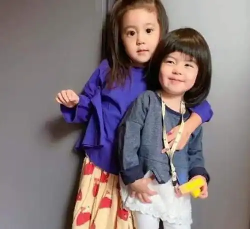有种基因叫贾静雯二女儿,完美遗传爸妈优点,网友等她出道
