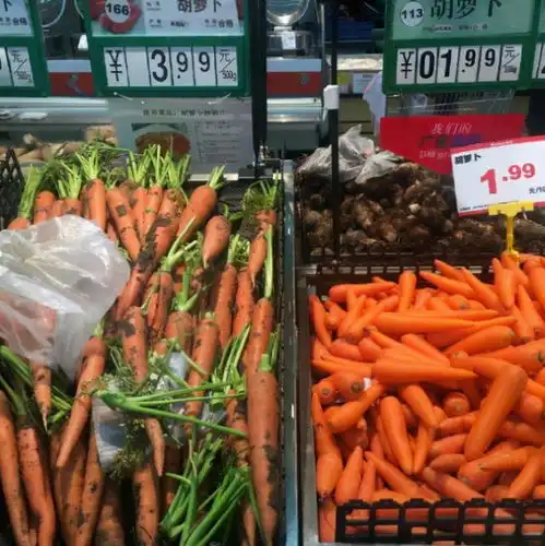 每日一笑兄弟你是做错了什么啊,怎么被妹子欺负成这样子
