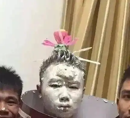 千万不要随便翻别人相册,你永远不知道别人相册里的你丑得多没有底线
