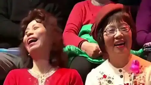 爆笑喜剧小沈龙遇上海丈母娘,一口收破烂韩语征服丈母娘
