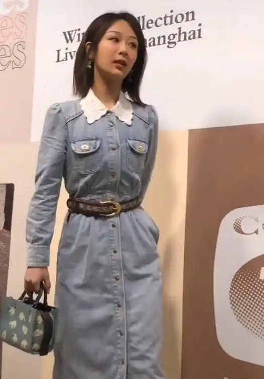 杨紫的脸怎么了活动现场表情僵硬,网友吐槽像蜡像

